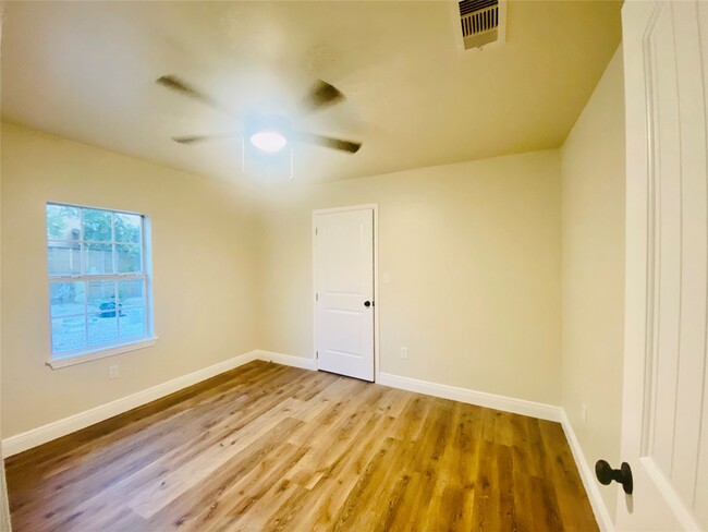 Building Photo - 4604 Dewberry St