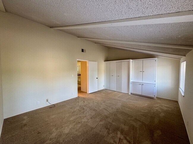 Building Photo - Nice Two-Story Unit with Attached Garage a...