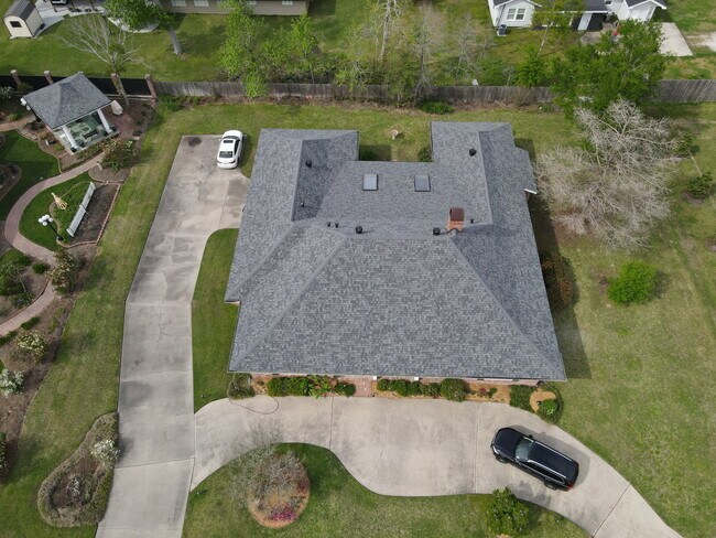 Building Photo - 904 Belle Arbes St