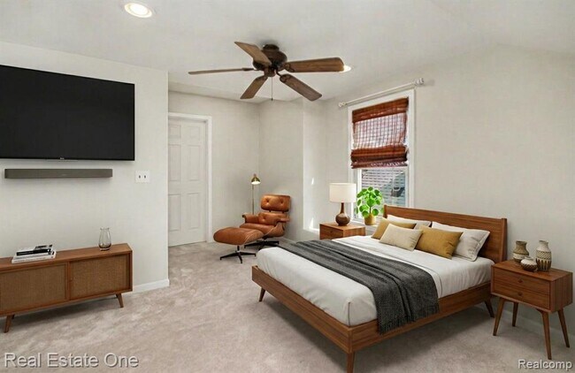 Building Photo - 1105 E Fifth St