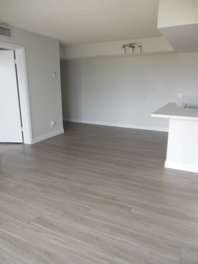 Building Photo - TWO BEDROOM TWO BATHROOM! WATERFRONT COMMUNITY