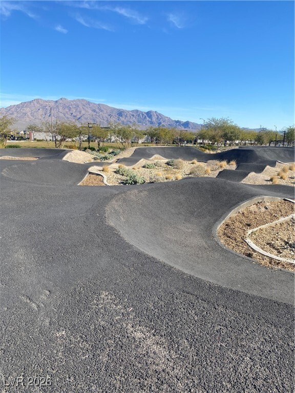 Building Photo - 9215 Sky Pointe Dr