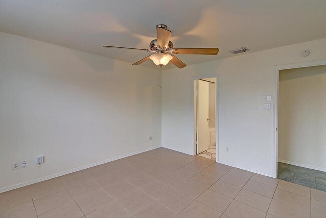 Building Photo - 7933 Elk Dr