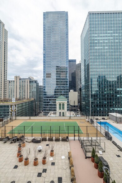 Building Photo - 345 N La Salle Dr