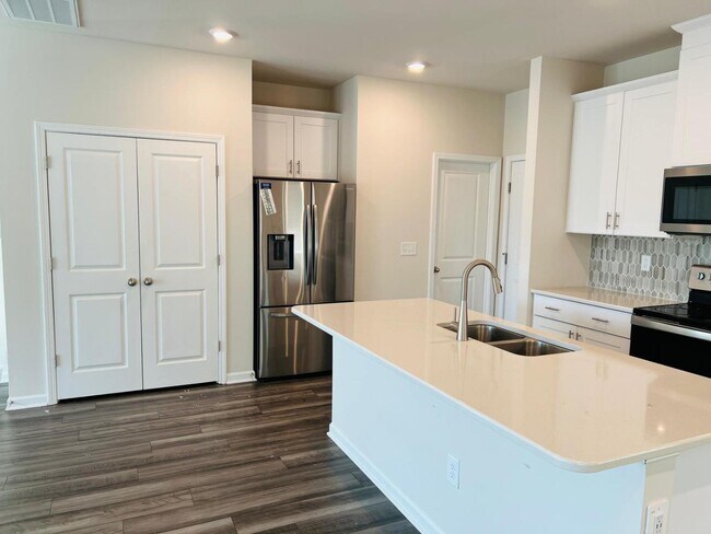 Building Photo - 280 Brook Farm Ln