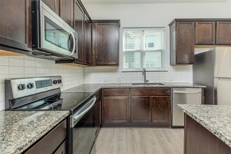Building Photo - 428 Ozark Trl