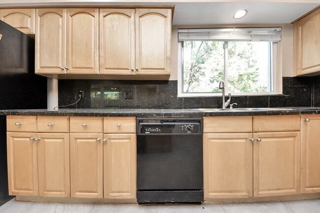 Building Photo - 11923 Briar Forest Dr