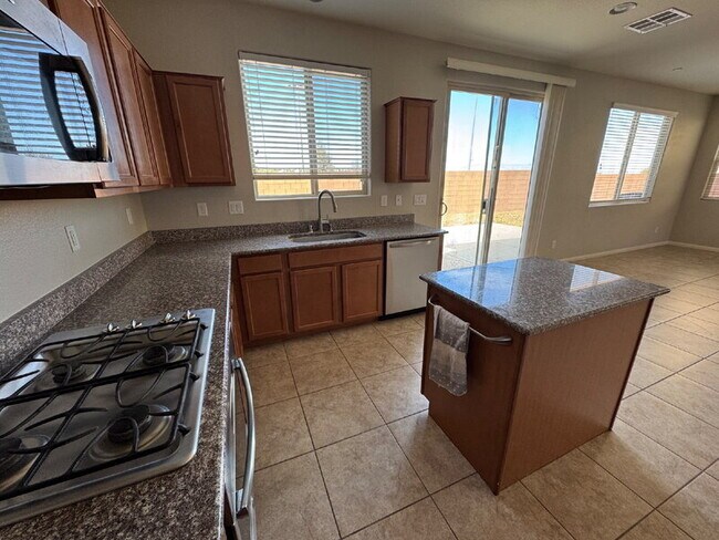 Building Photo - 235 Moonshot St