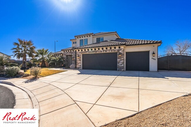 Building Photo - Stunning 5 Bedroom Home