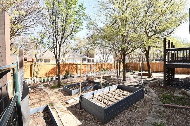 Building Photo - 1005 Cashew Ln