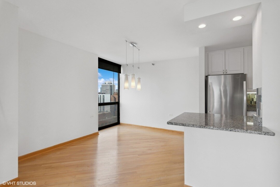 Building Photo - 1122 N Clark St
