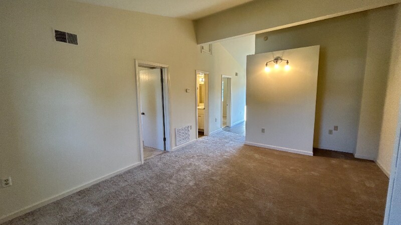 Building Photo - 807 Rainbow Dr