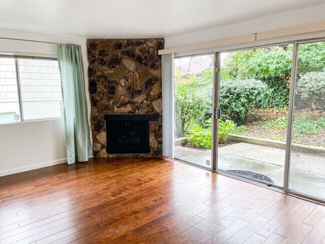 Building Photo - 1837 Holland Dr