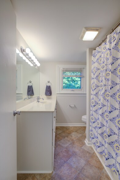 Building Photo - 8006 Watterson Trail