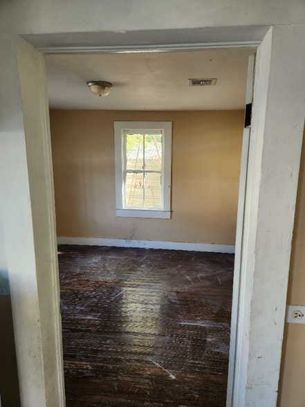 Building Photo - 1331 South Weeks Street