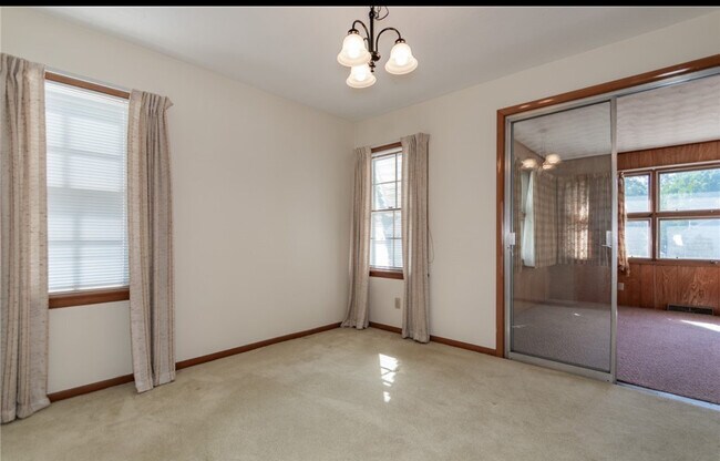 Building Photo - 418 E 274th St