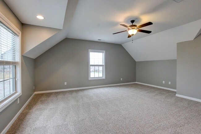 Building Photo - Executive Home on Cul de sac off exit 8.  Hurry.