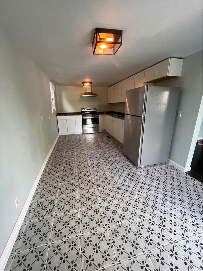 Building Photo - 619 Taylor Ave