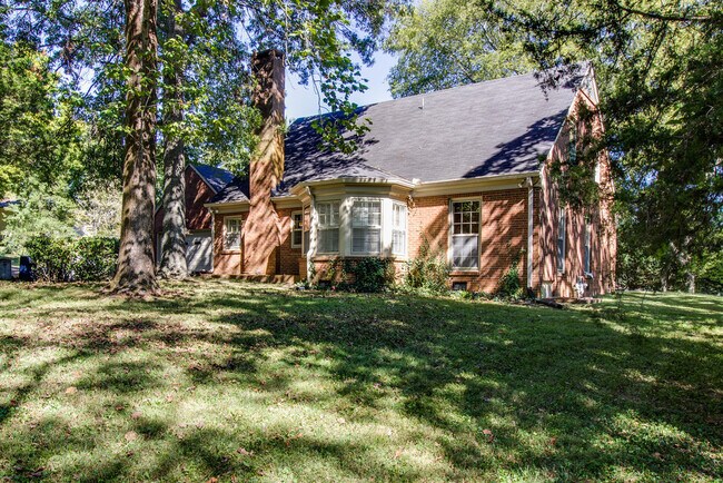 Building Photo - Huge Yard and Privacy, Right on Hillsboro Road at Fieldstone Farms!