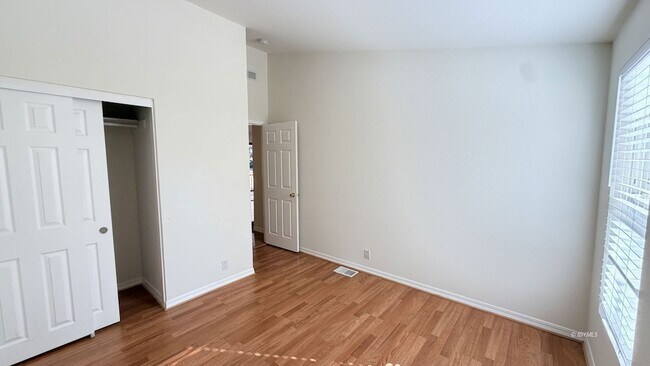 Building Photo - 25679 Alderwood St