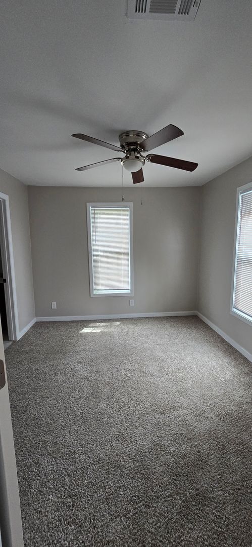 Building Photo - 2020 Agnes St