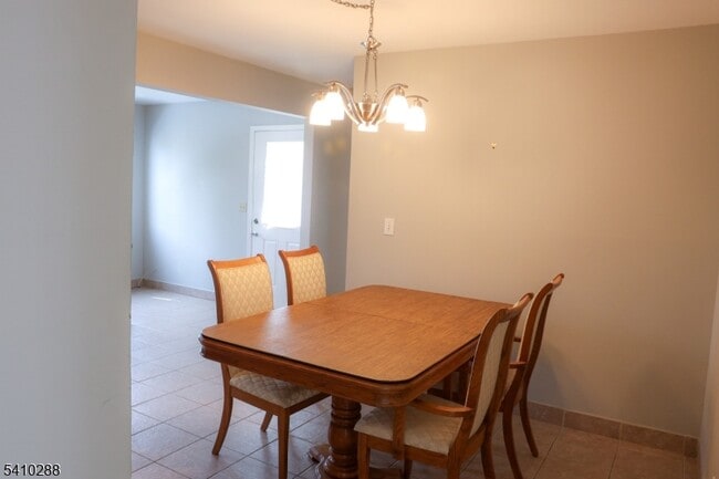 Building Photo - 118 Hobart Ave