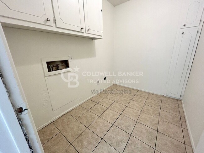 Building Photo - 5712 2nd Pl
