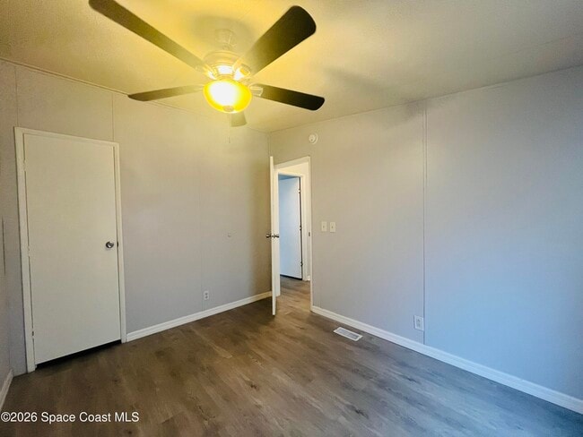 Building Photo - 1605 Ridge Dr