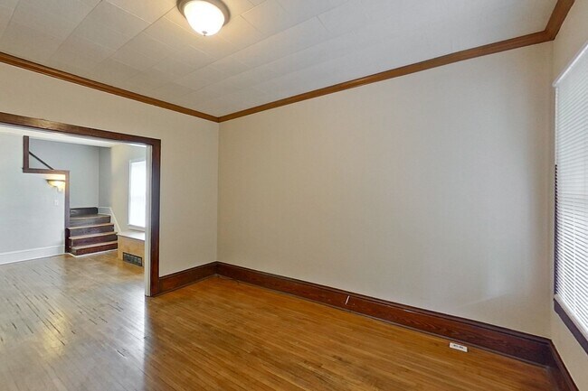 Building Photo - 461-463 Reinhard Ave