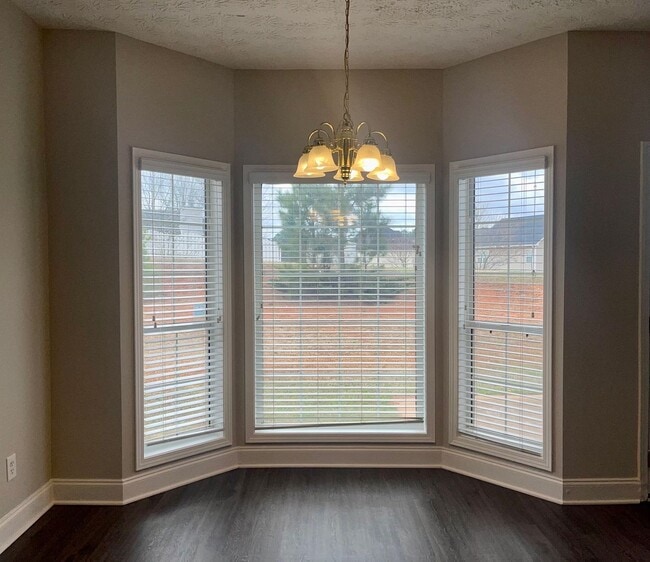 Building Photo - JUST REDUCED--$1895 for a 4 Bed/2.5 Bath Home In Swim/Tennis Community in McDonough!