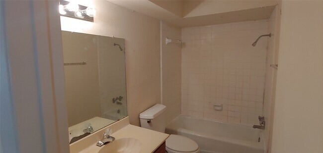 Building Photo - 10822 Lynbrook Dr