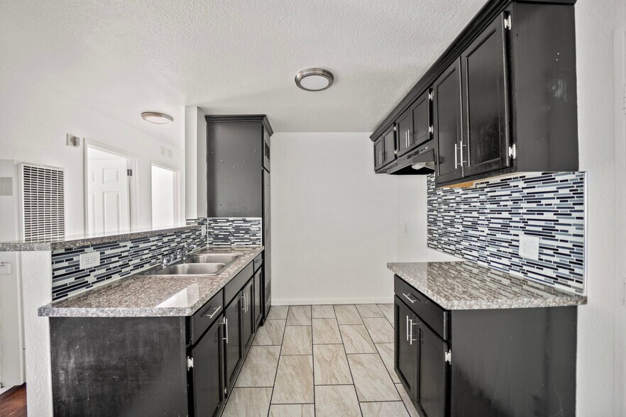 Building Photo - 412 Coronado Terrace