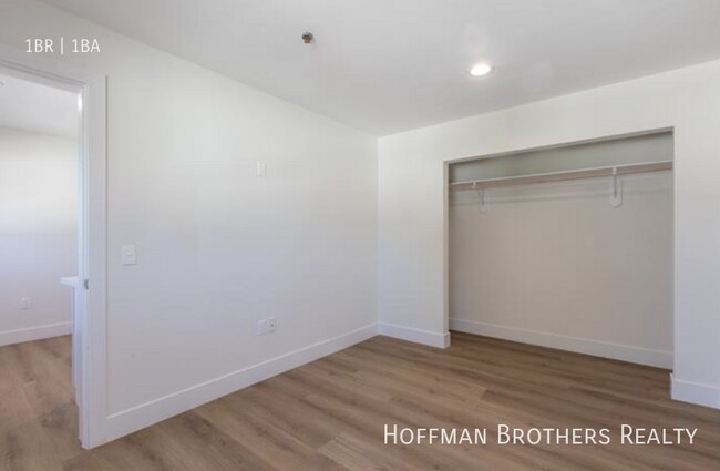 Building Photo - 1627 E 92nd St