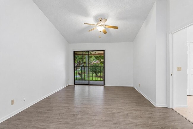 Building Photo - 5530 Coach House Cir