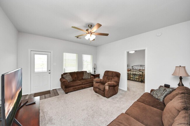 Building Photo - 1110 Bending Trl Dr