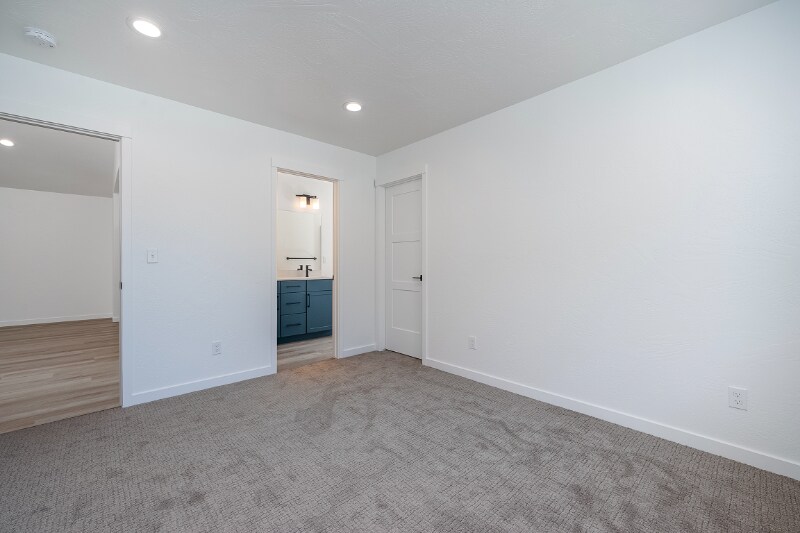 Building Photo - 124 W View Dr