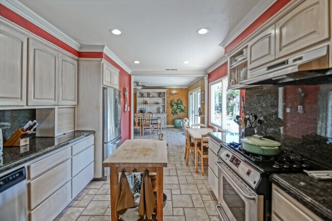Building Photo - FULLY FURNISHED, CHARMING & AIRY, 4BR2BA MONTEMALAGA HILLTOP HOME W/ “QUEENS NECKLACE” VIEWS, 2-C...