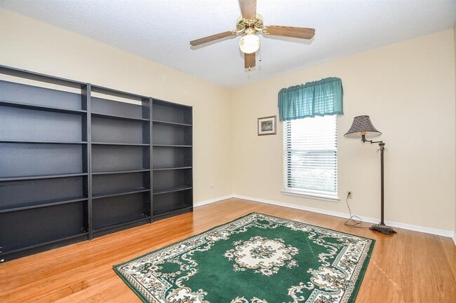 Building Photo - 11902 S Fairhollow Ln