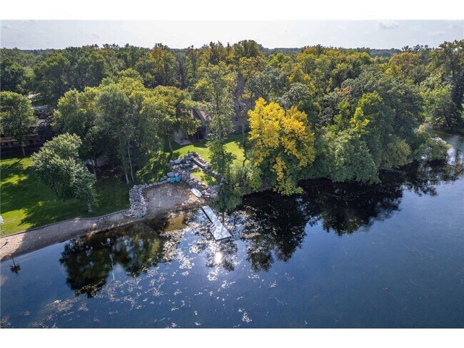 Building Photo - 1409 Hoot Lake Dr