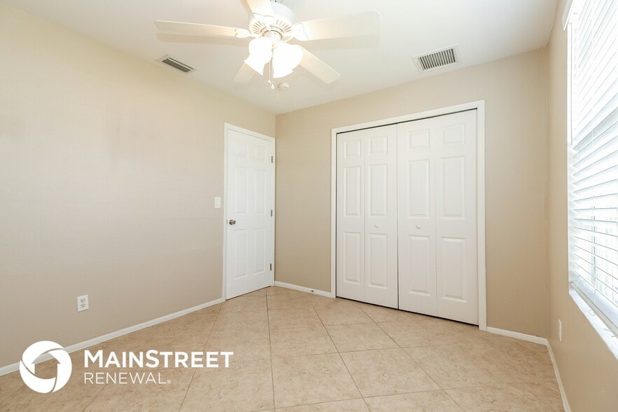 Building Photo - 721 NW Douglas Cir