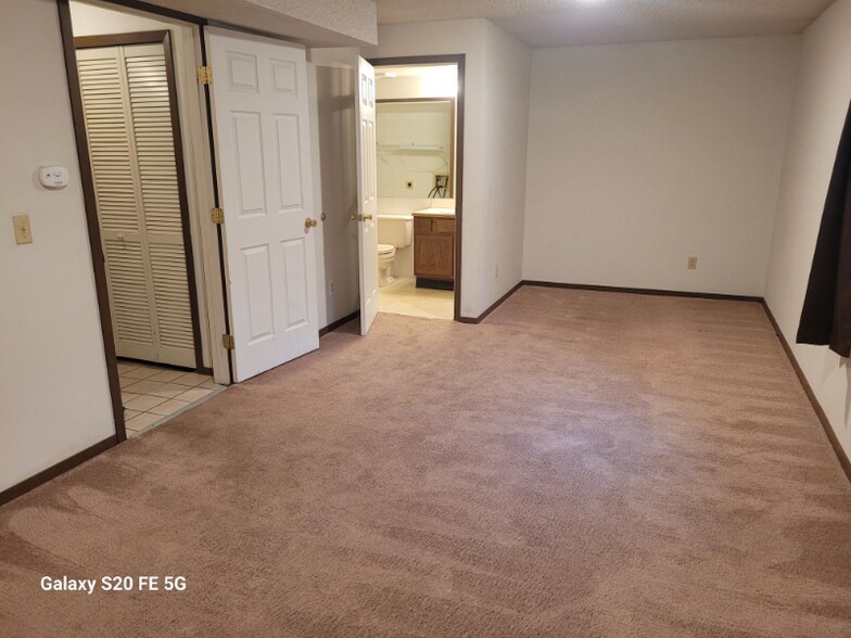 Building Photo - 2228 Palm Dr