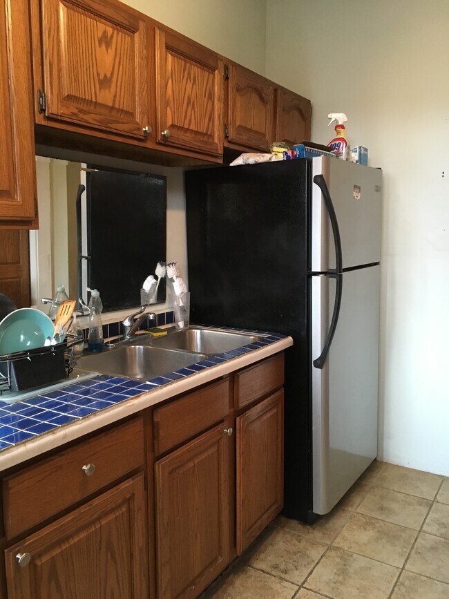 Building Photo - 2318 Eldridge St