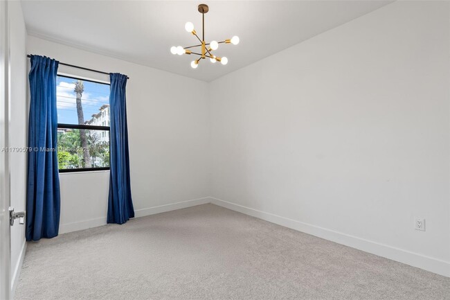 Building Photo - 4468 NW 80th Ave