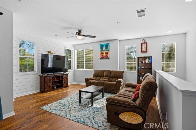 Building Photo - 609 Savi Dr