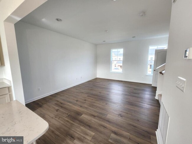 Building Photo - 229 Hillsdale Pl
