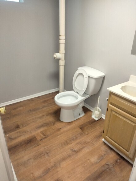 Building Photo - 70 Illona Dr