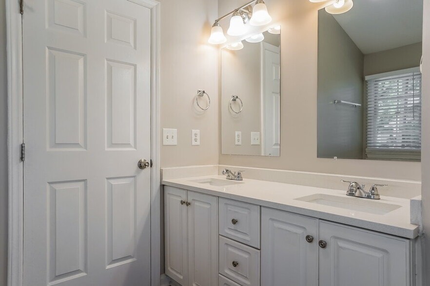 Building Photo - 8817 Whitby Ct