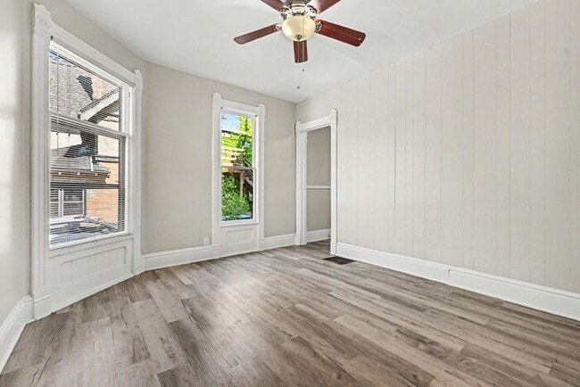 Building Photo - Charming 1-Bed/1-Bath Apartment – Newly Renovated!