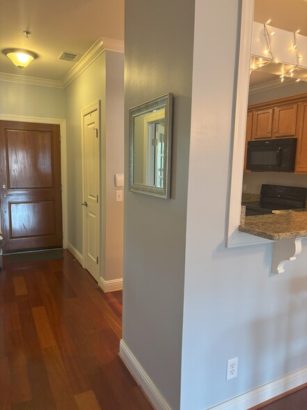 front door/kitchen/coat closet - 301 Criddle St