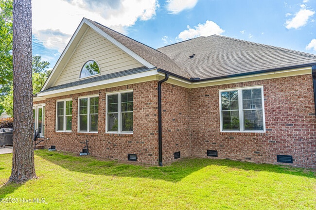 Building Photo - 201 Sundew Ct
